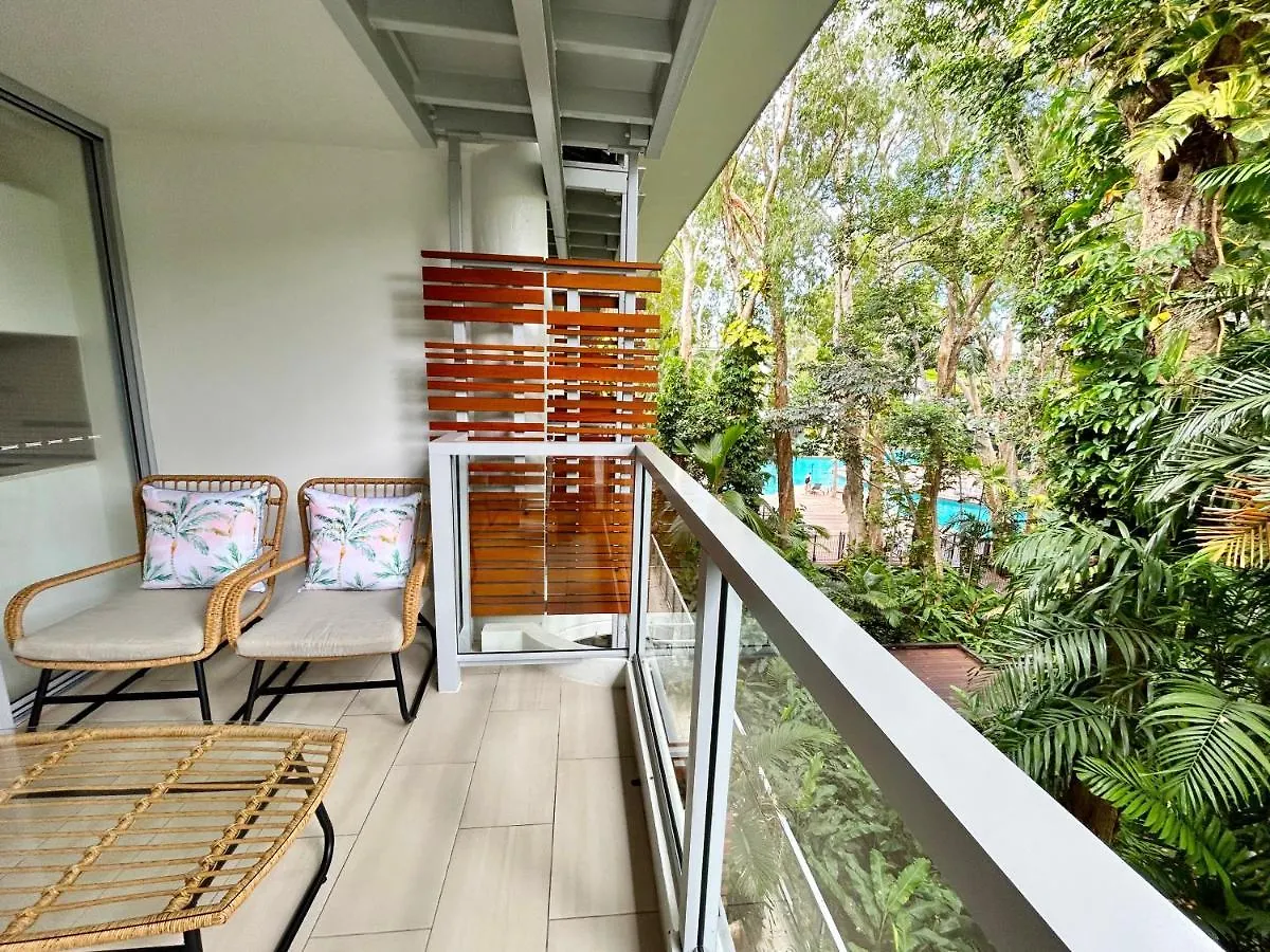 Palm Cove Beachside Apartments - Pool And Garden Views