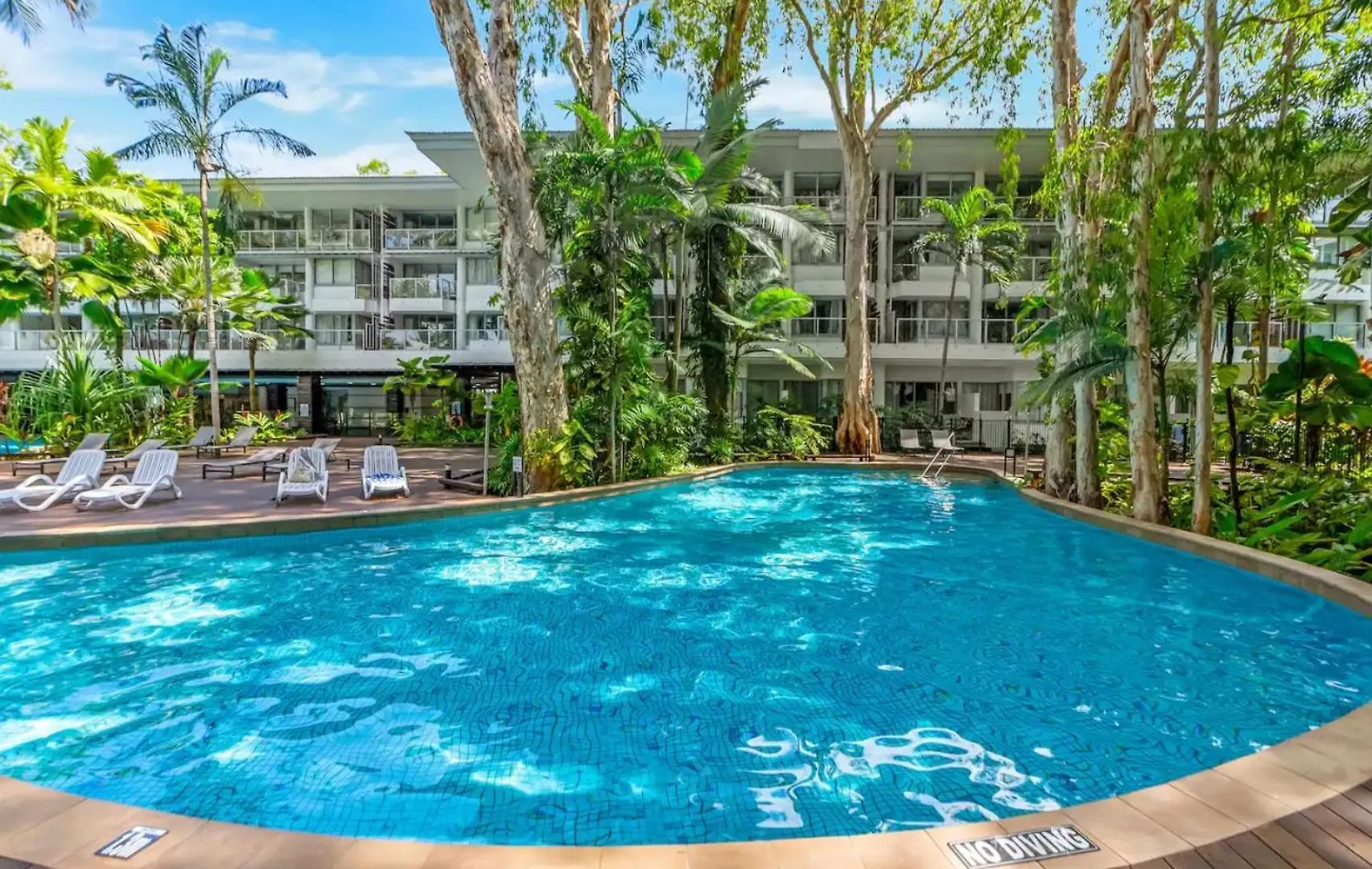 Palm Cove Beachside Apartments - Pool And Garden Views