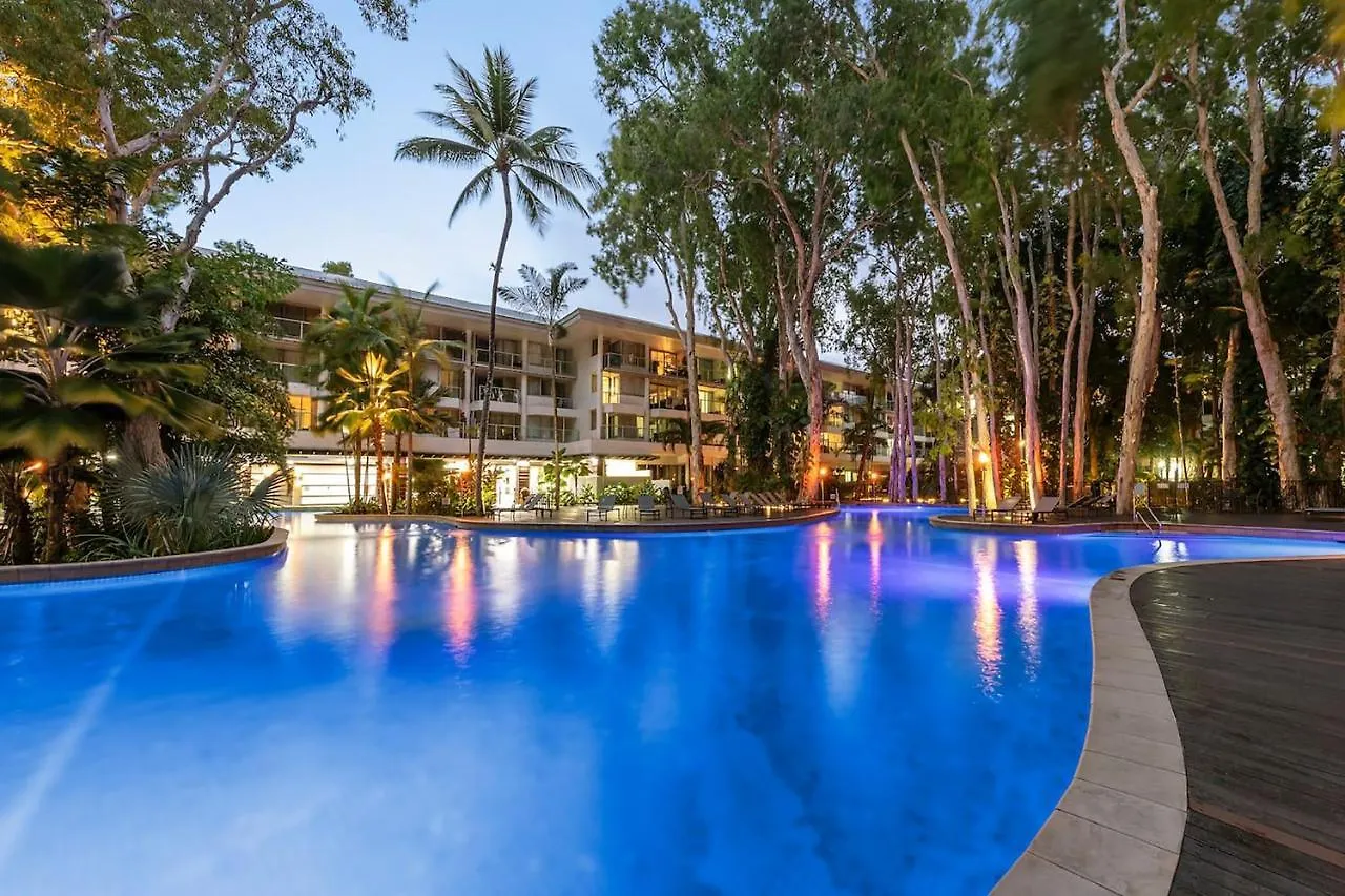 Palm Cove Beachside Apartments - Pool And Garden Views