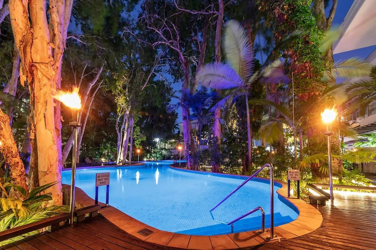 Palm Cove Beachside Apartments - Pool And Garden Views