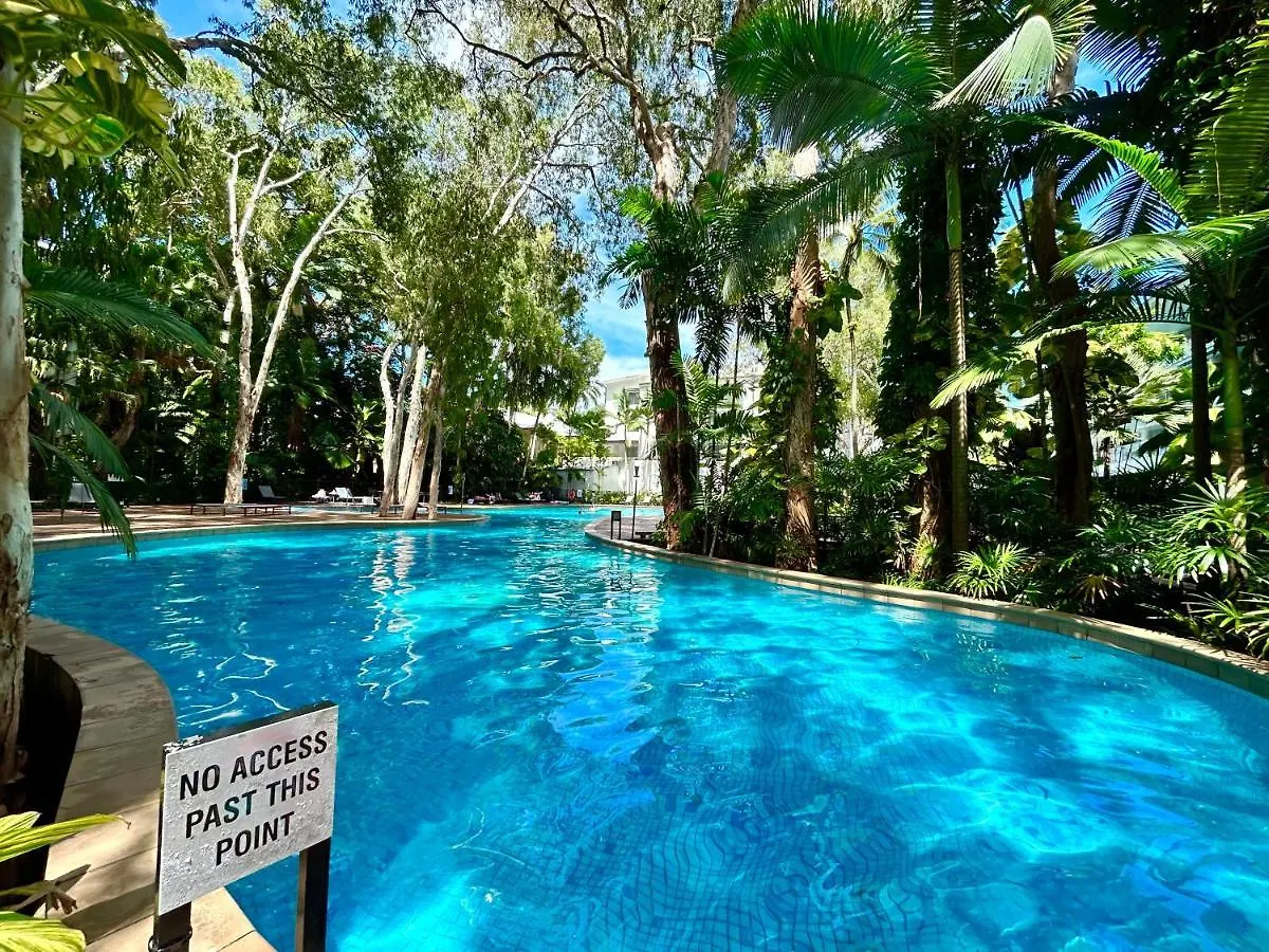 Palm Cove Beachside Apartments - Pool And Garden Views