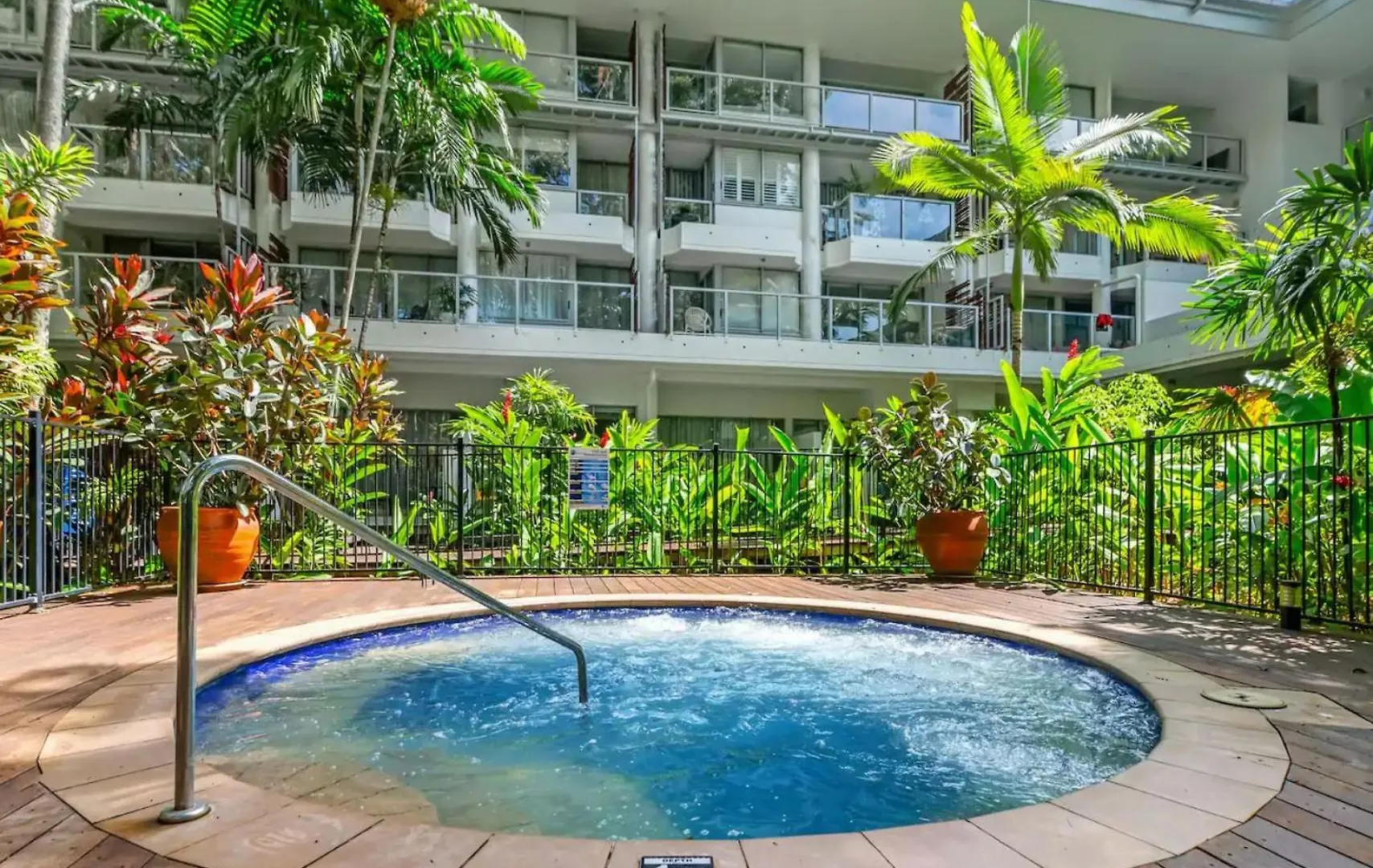 Palm Cove Beachside Apartments - Pool And Garden Views 0*, Palm Cove