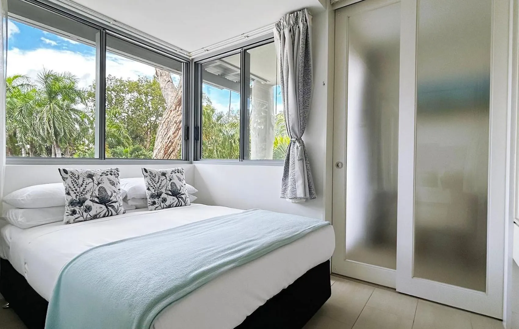 Palm Cove Beachside Apartments - Pool And Garden Views 0*, Palm Cove Australia