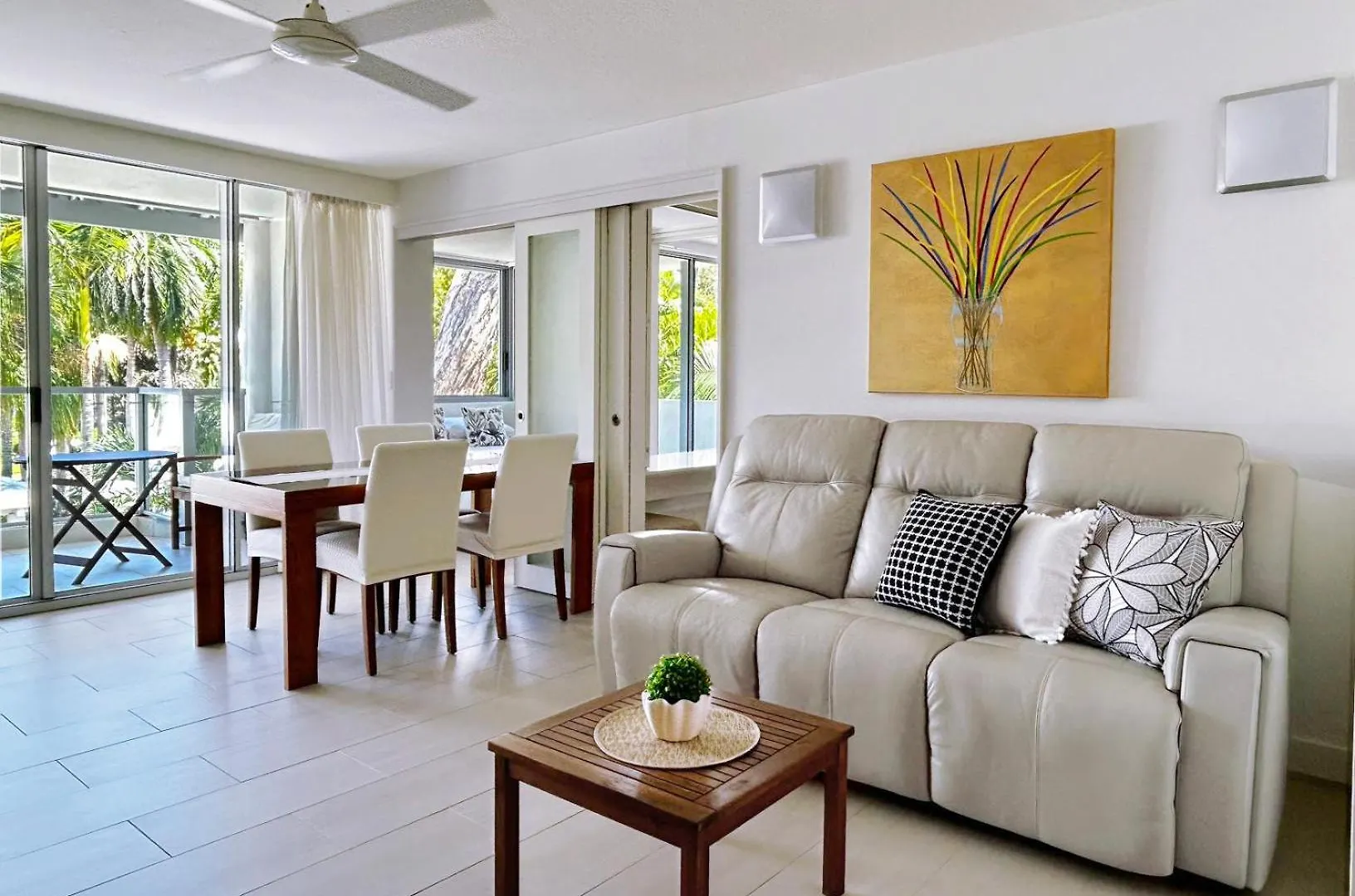 Palm Cove Beachside Apartments - Pool And Garden Views