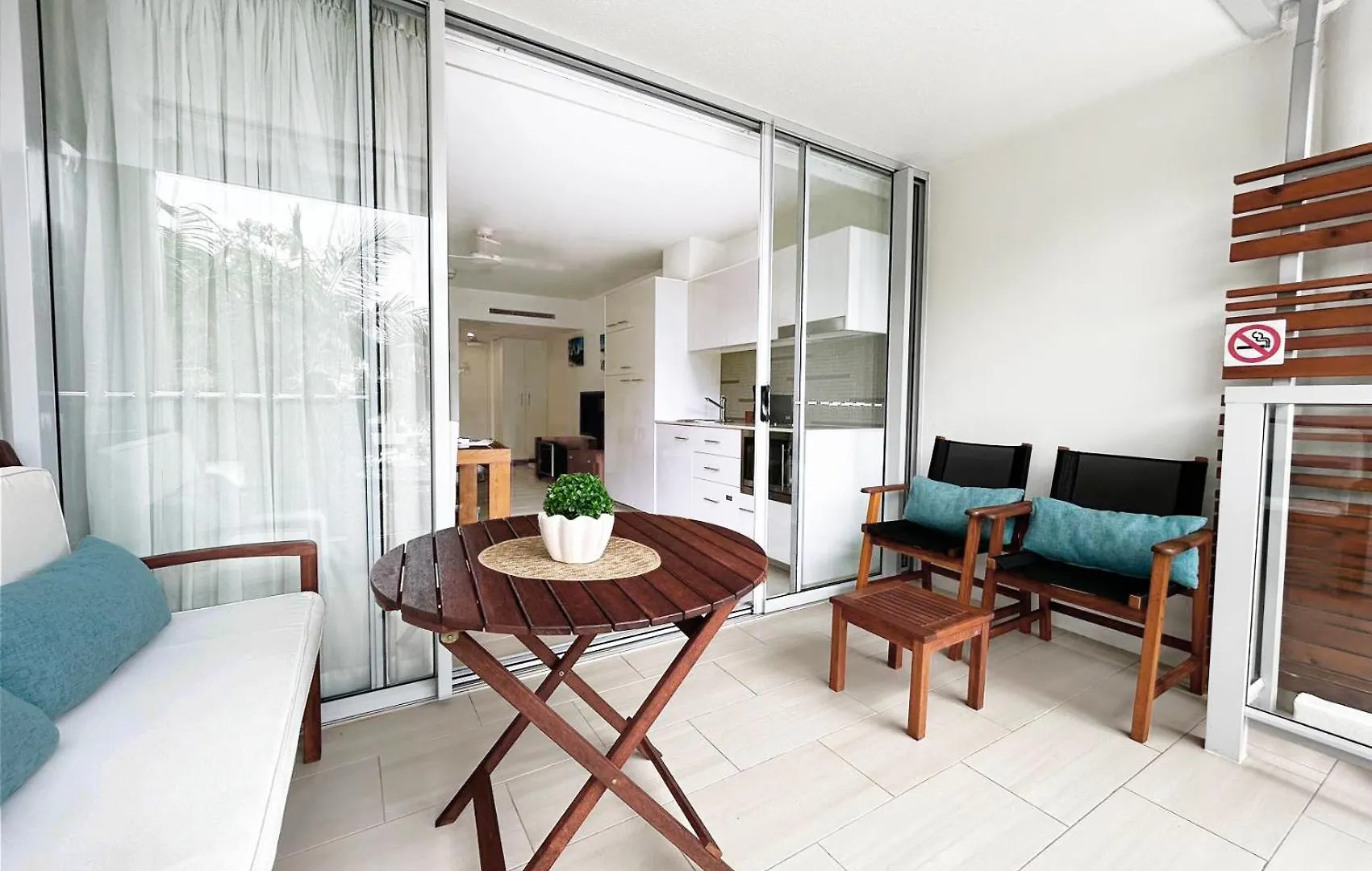 Palm Cove Beachside Apartments - Pool And Garden Views Palm Cove