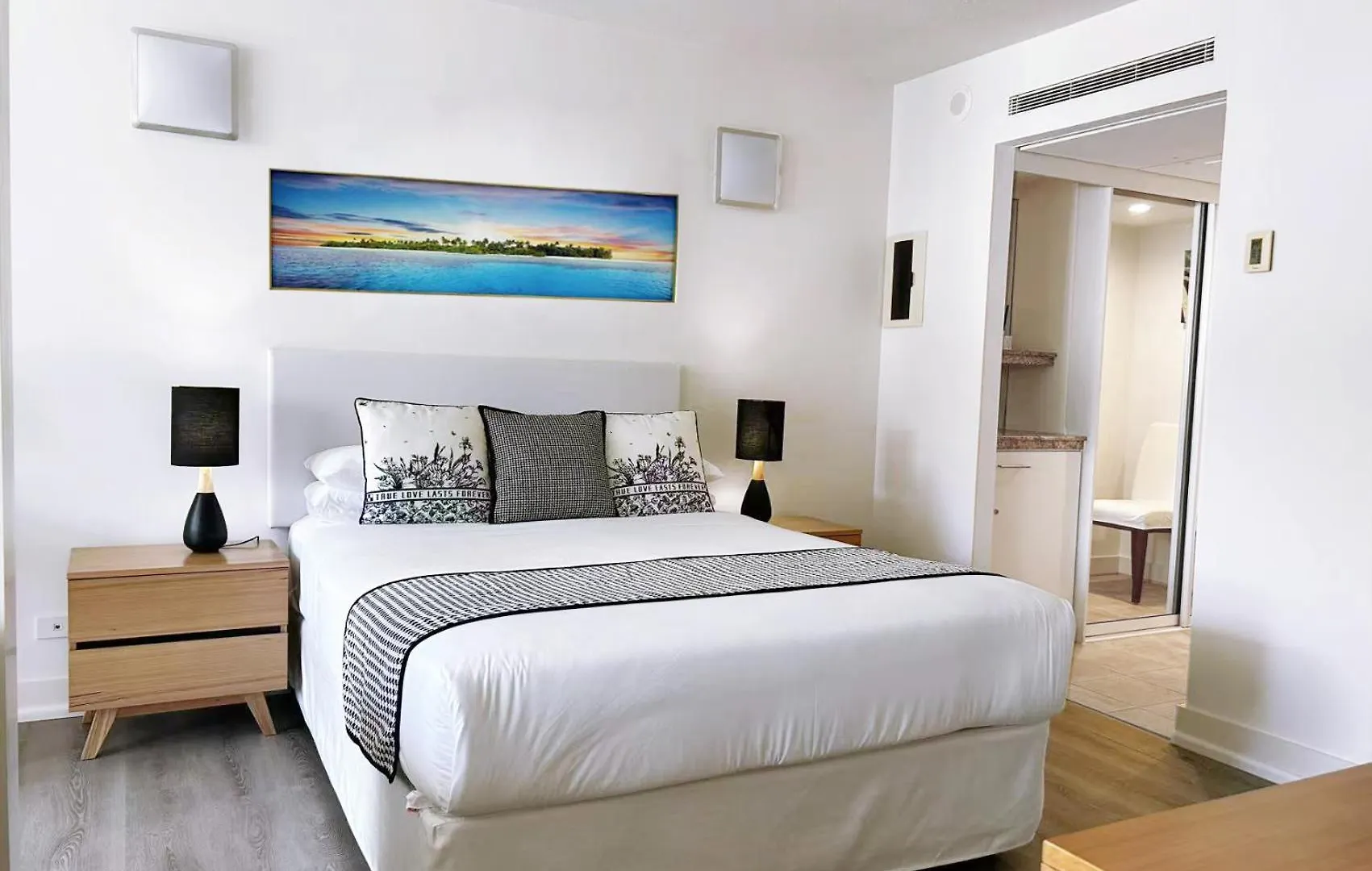 Palm Cove Beachside Apartments - Pool And Garden Views Australia
